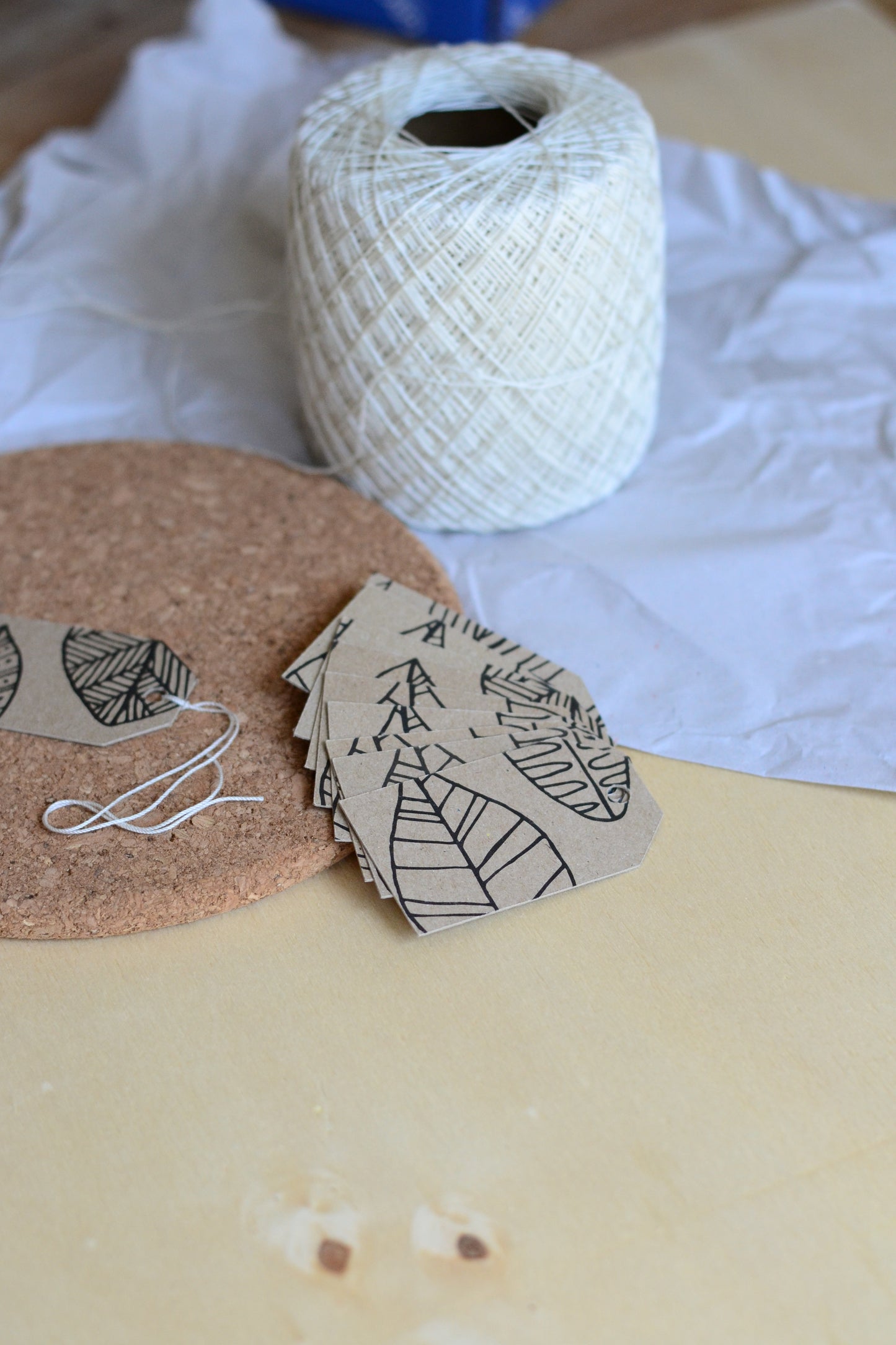 Upcycling Papieranhänger - Blätter